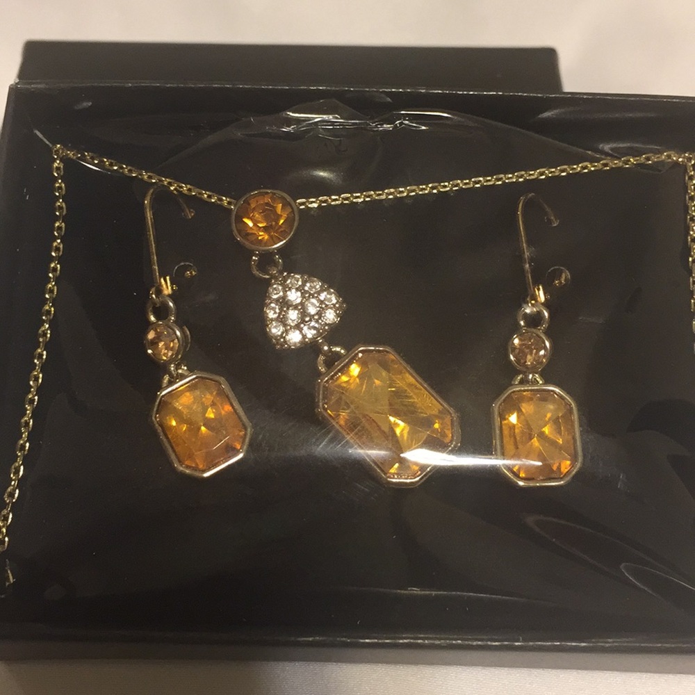 Topaz colored necklace and earrings set